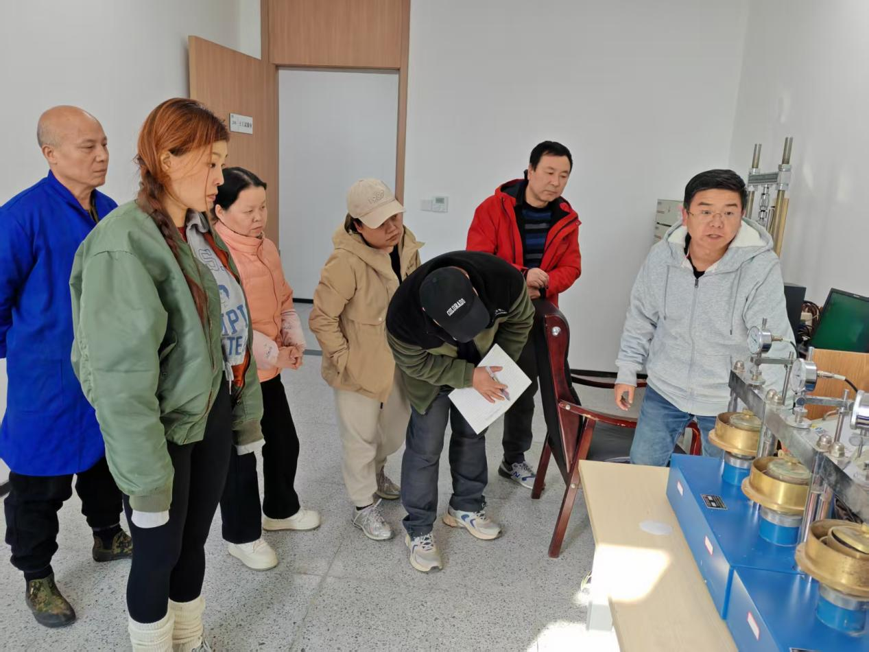 强化设备实操技能 赋能科研创新发展 ——土工试验室开展科研设备专项培训